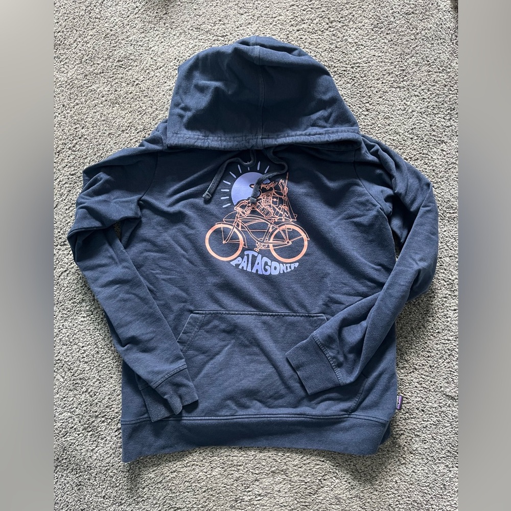 Patagonia hoodie fishing biking bird friend 🚲